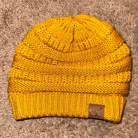Womens CC fall beanie bundle - Picture 4 of 5